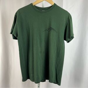 Gildan Heavy Cotton Medium Mountain Forest Green Graphic Tee Shirt Nature Hike
